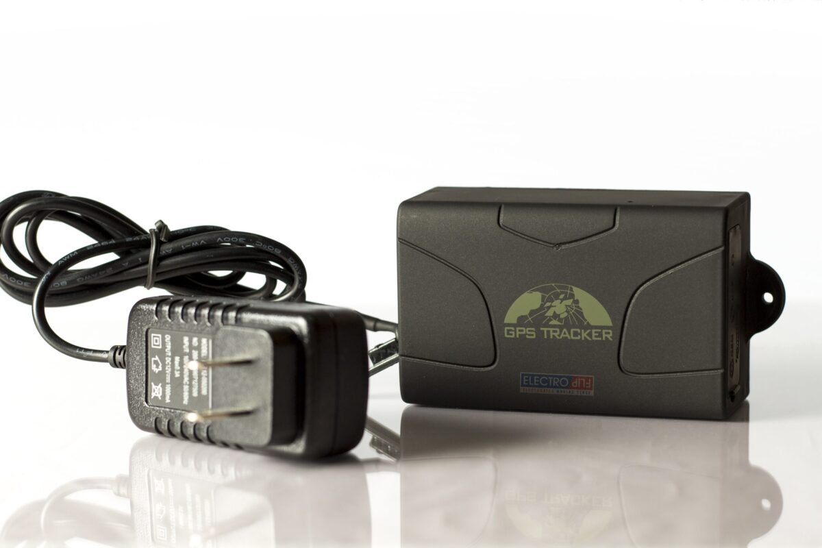 high-capacity battery gps tracker